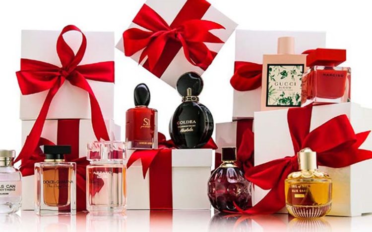 10عطر زنانه مناسب برای هدیه به خانم ها