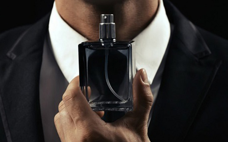 عطر خنک و تلخ مردانه با ماندگاری بالا